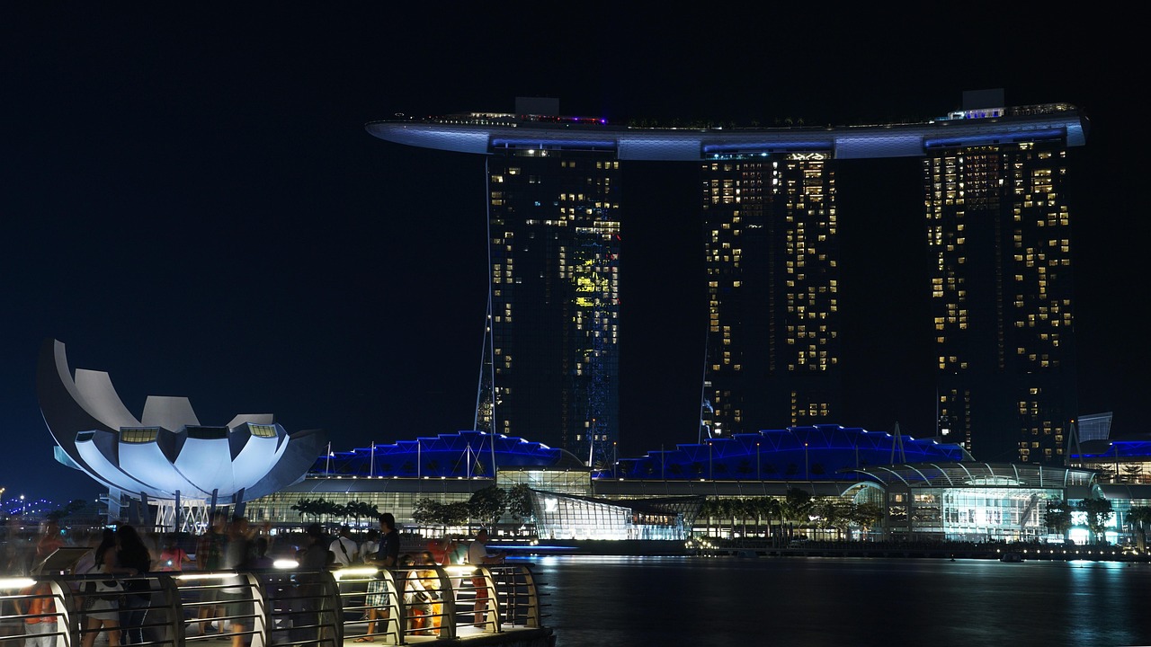 Night view of Marina Bay Sands and the ArtScience Museum in Singapore.